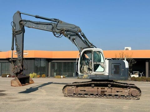 2007 New Holland E235SR-1ES crawler excavator, side profile view