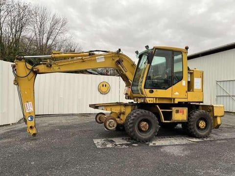 1997 CASE 788-PRR wheel excavator, side profile view