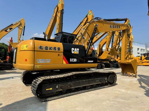 2022 Caterpillar 323D2L crawler excavator, rear three-quarter view