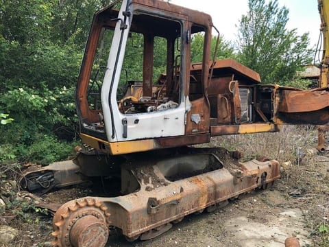 Liebherr 904 crawler excavator, side view