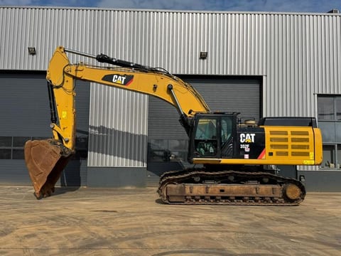 2018 Caterpillar 352F crawler excavator, side view