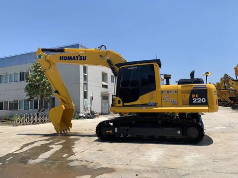 2021 Komatsu PC220 crawler excavator, side view