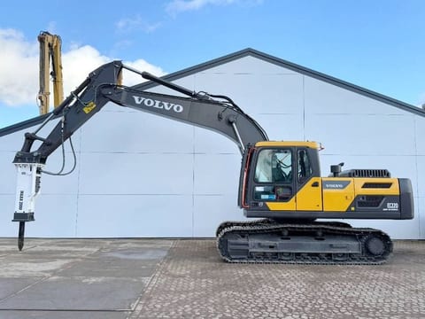 2025 Volvo EC220D Crawler Excavator with a white Maxx 2000 hydraulic hammer attachment on the end of the boom. 2025 Volvo EC220D Crawler Excavator with a white Maxx 2000 hydraulic hammer attachment on the end of the boom.