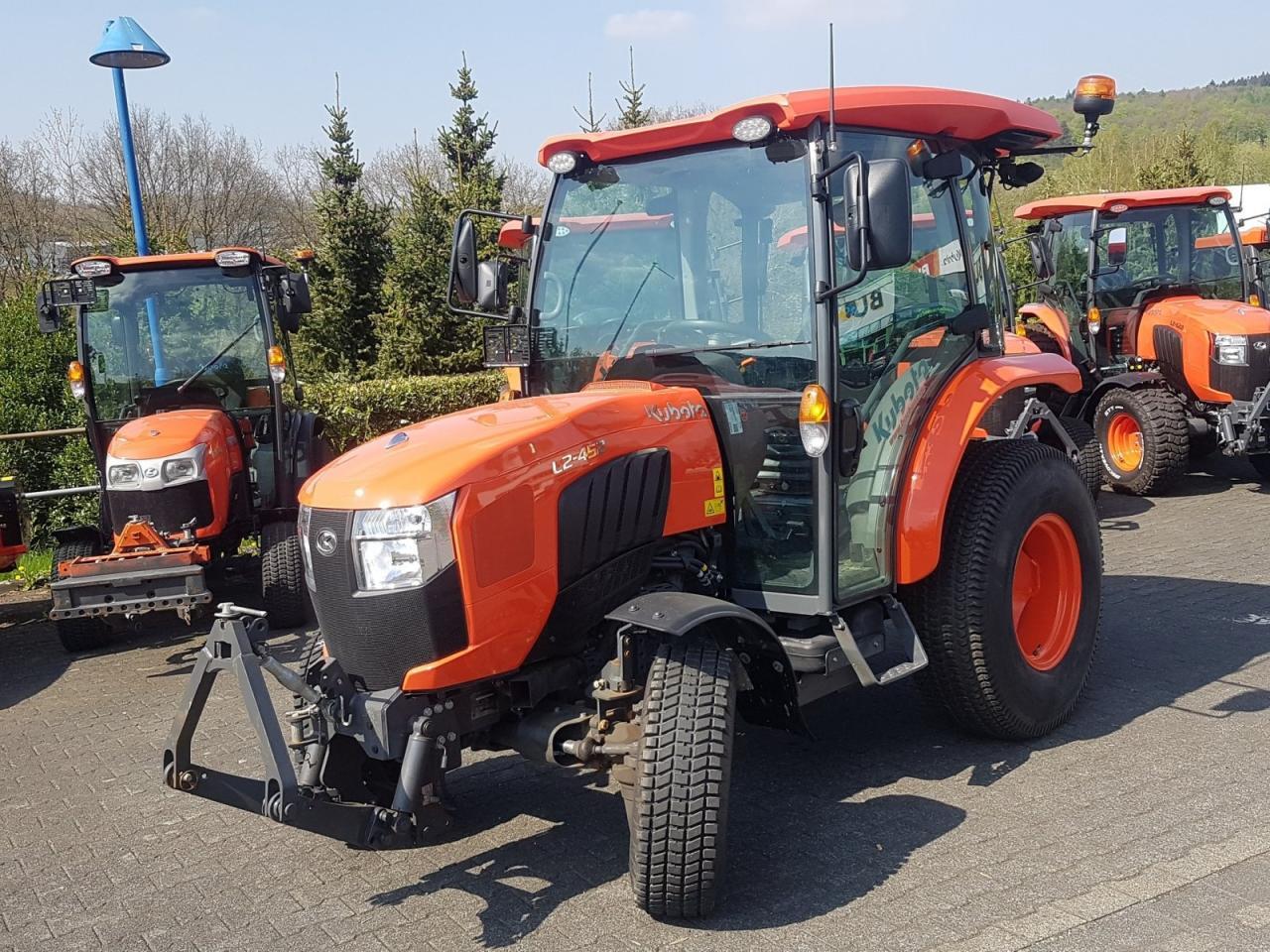 Farm tractor Kubota l2-452 h winterdienstpaket