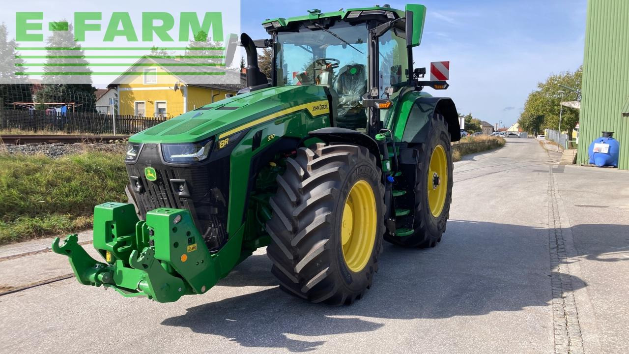 Farm tractor John Deere 8R370