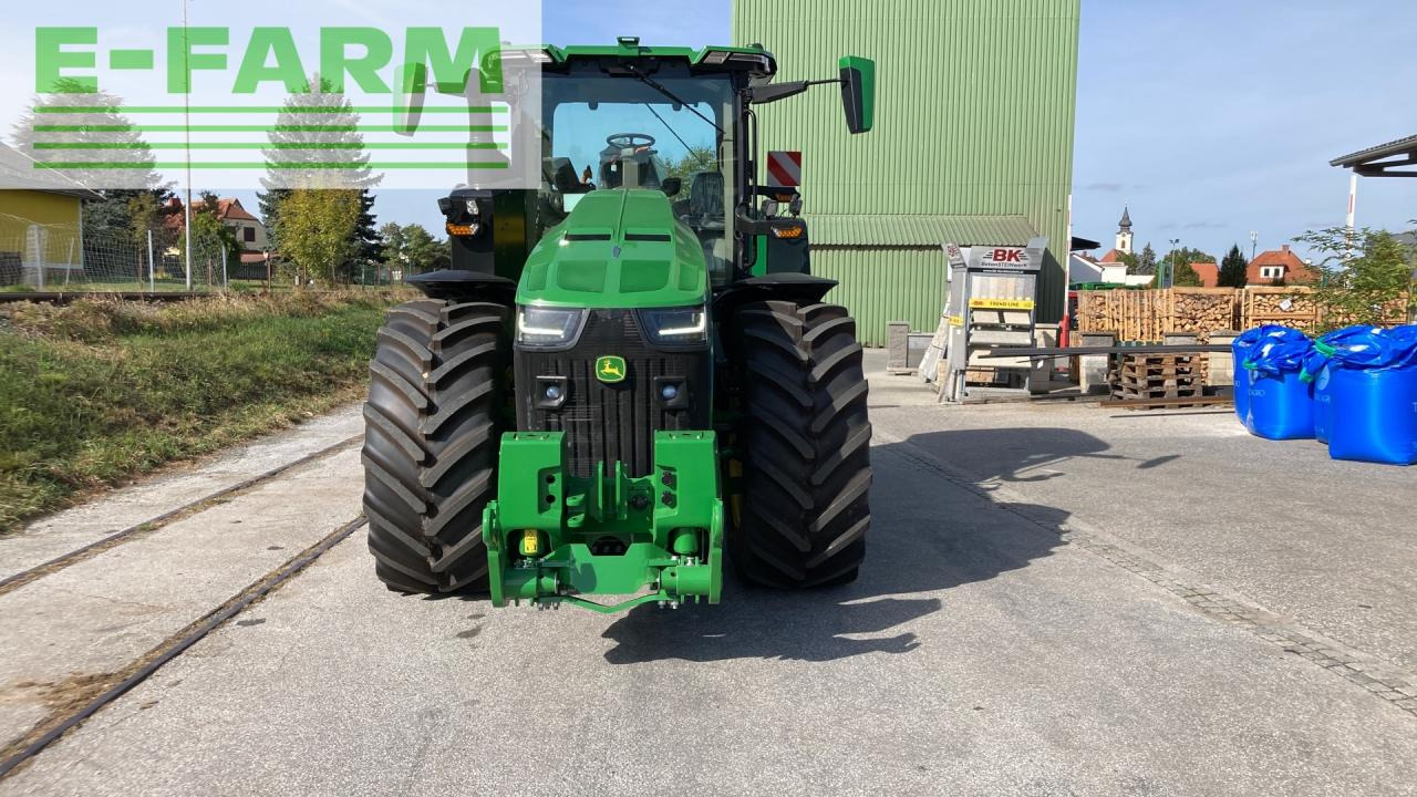 Farm tractor John Deere 8R370