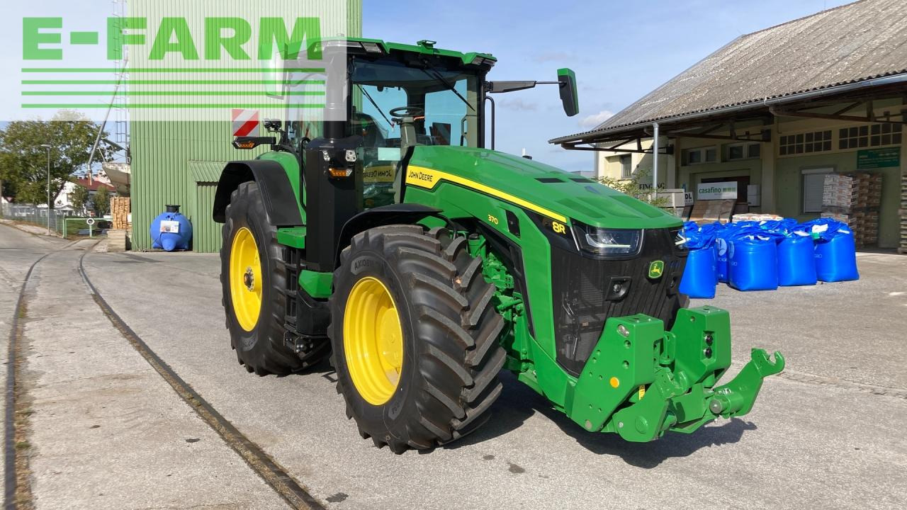 Farm tractor John Deere 8R370