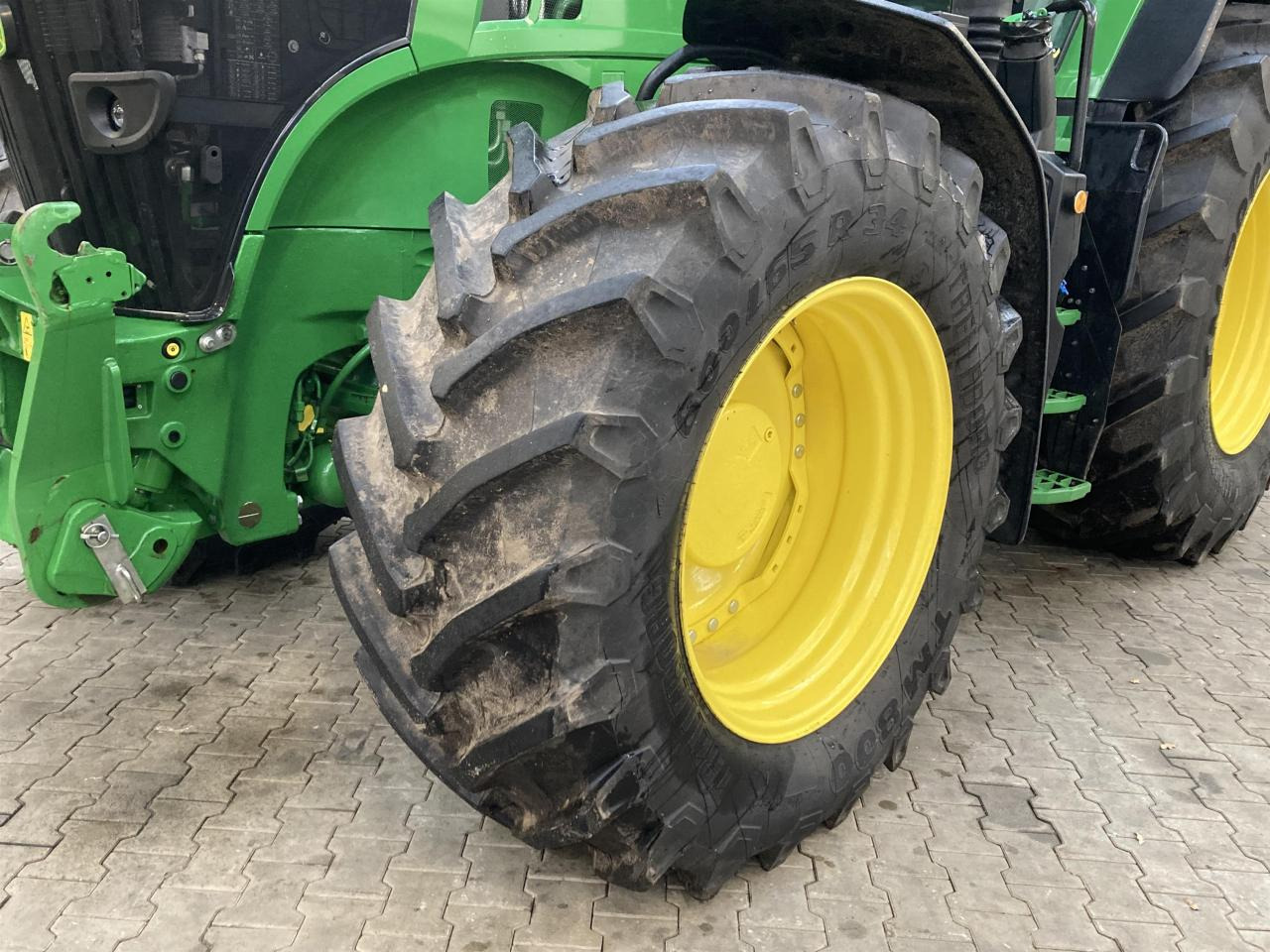 Farm tractor John Deere 7R 350