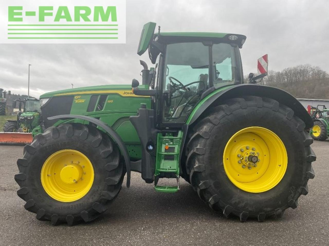 Farm tractor John Deere 6r195