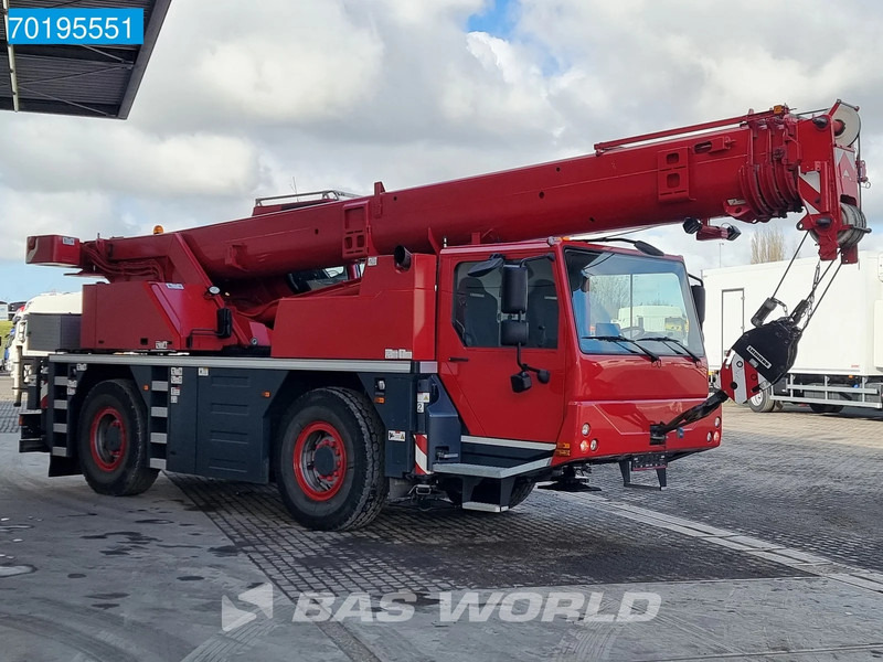 All terrain crane Liebherr LTM1030 LTM 1030 LOW HOURS – REMOTE CONTROL