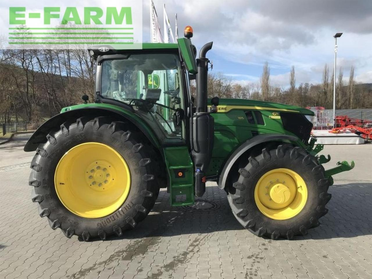 Farm tractor John Deere 6r 185