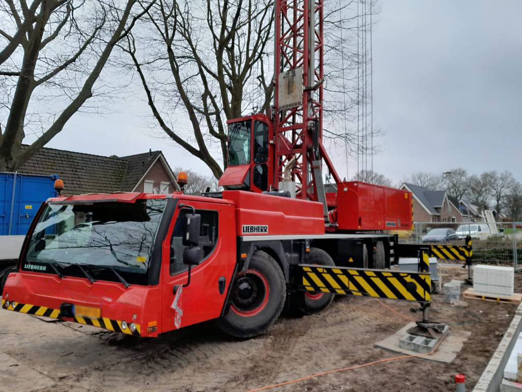 Tower crane Liebherr MK 88