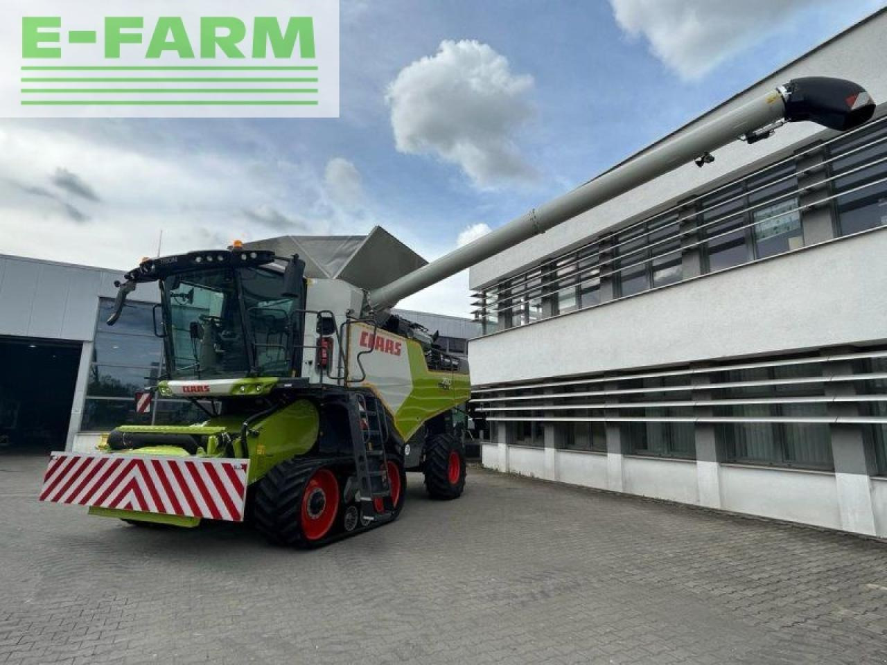 Combine harvester CLAAS trion 750