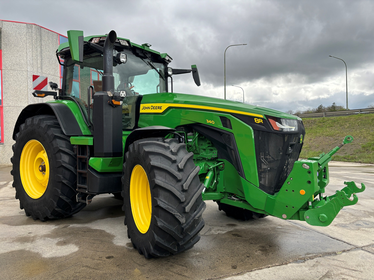 Farm tractor JOHN DEERE 8R340