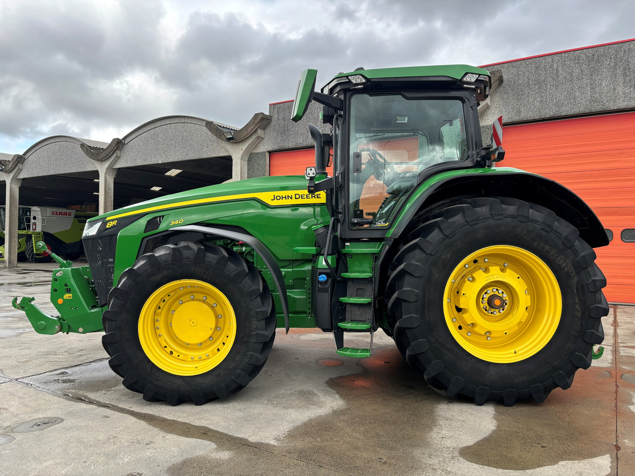 Farm tractor JOHN DEERE 8R340