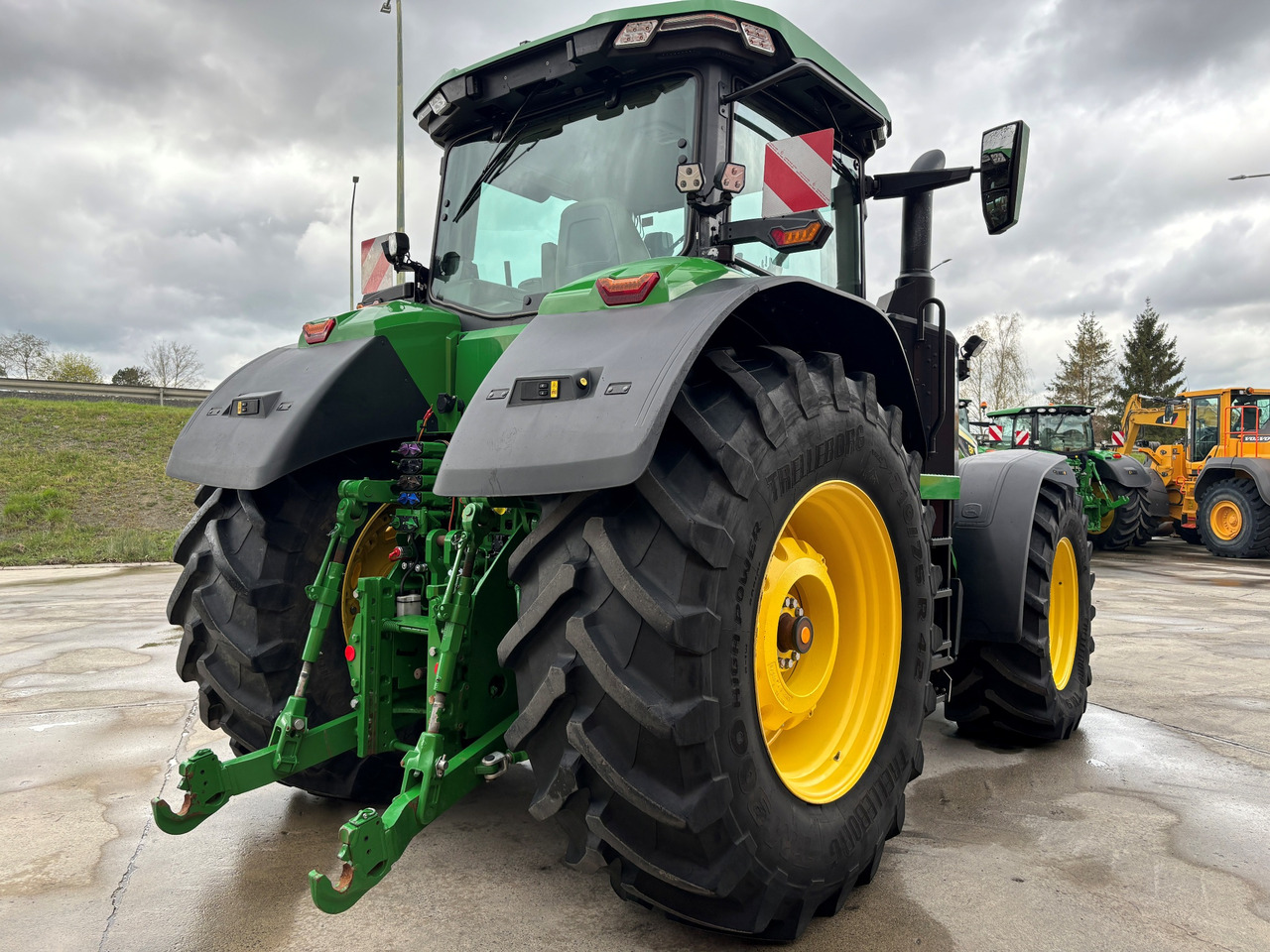 Farm tractor JOHN DEERE 8R340