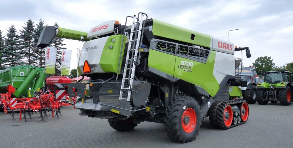 Combine harvester CLAAS Lexion 8700TT/1230 CONVIO FLEX/QUANTIMETER/132mth.