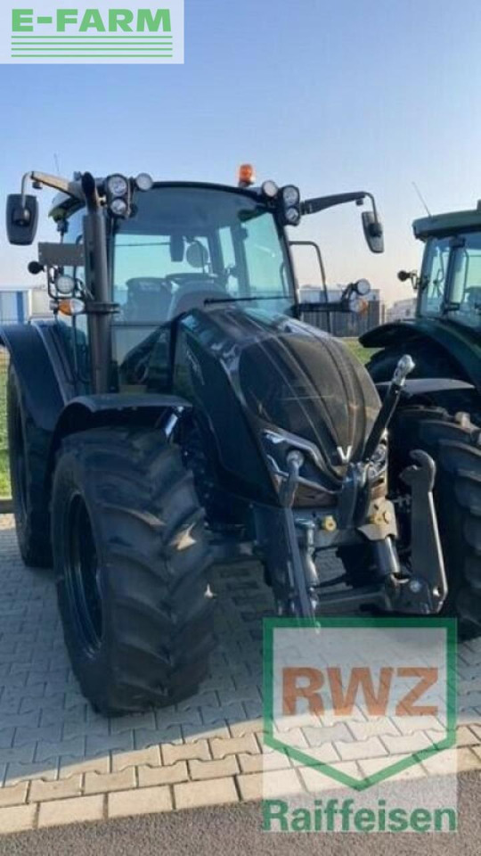 Farm tractor Valtra a115 schlepper