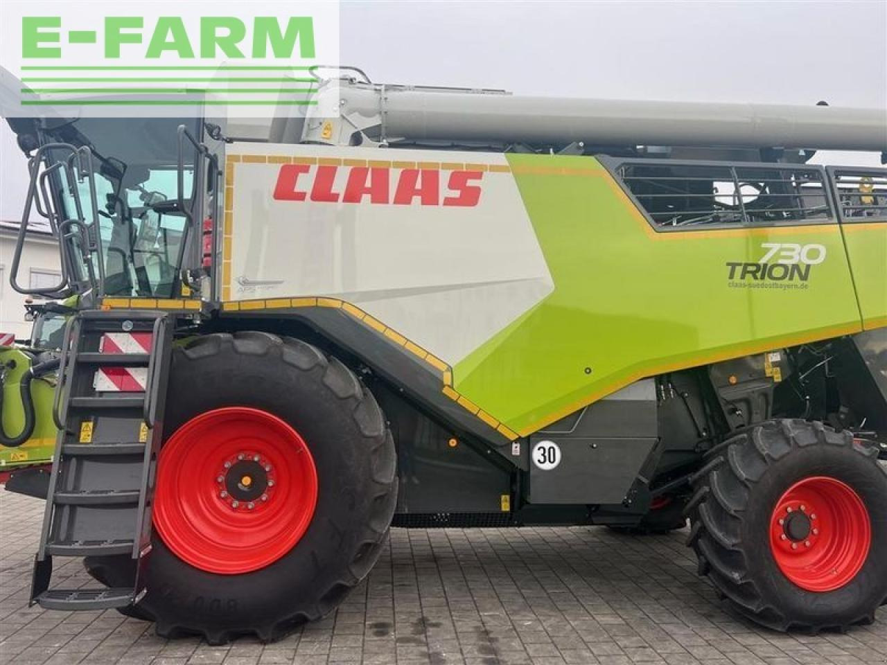 Combine harvester CLAAS trion 730