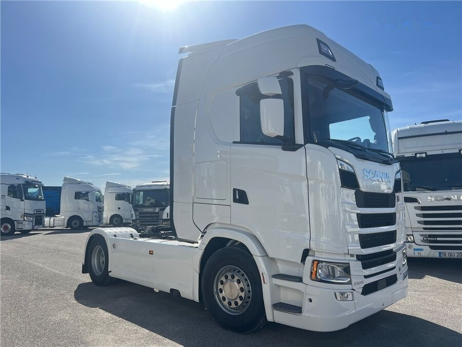 Tractor unit Scania S770