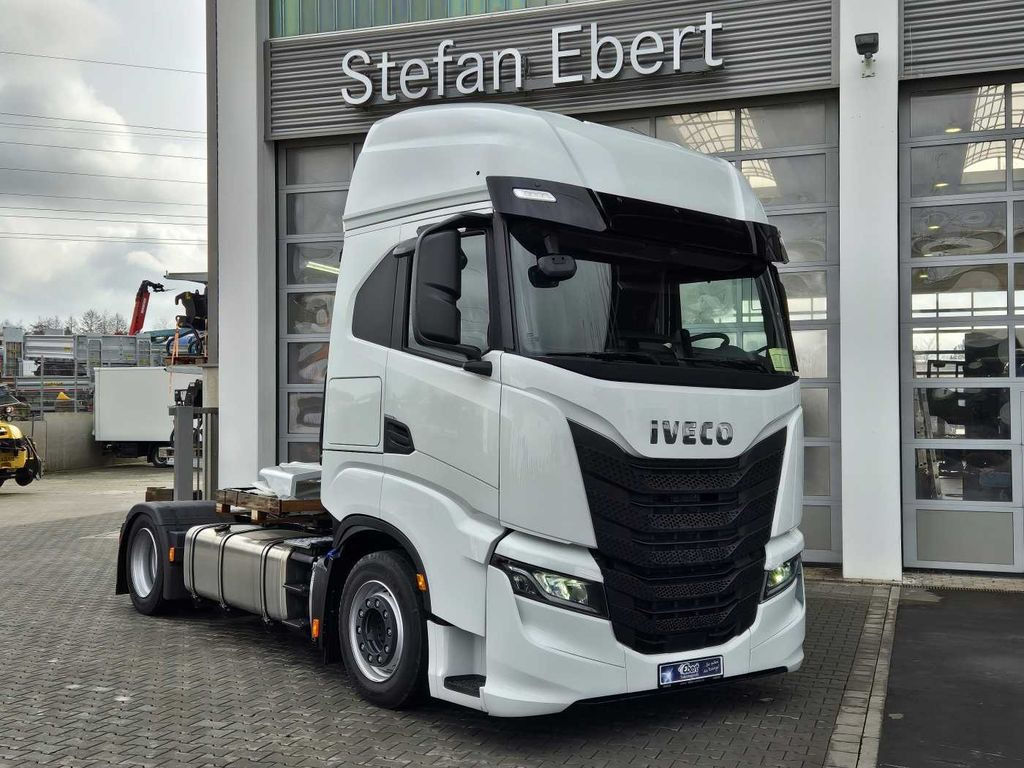 New Tractor unit Iveco AS440S49T/FP LT Intarder Standklima Navi 2 Stück