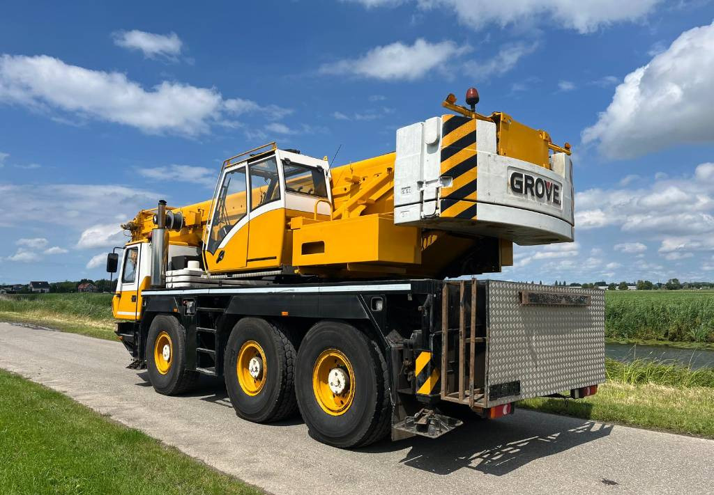 All terrain crane Grove GMK 3055