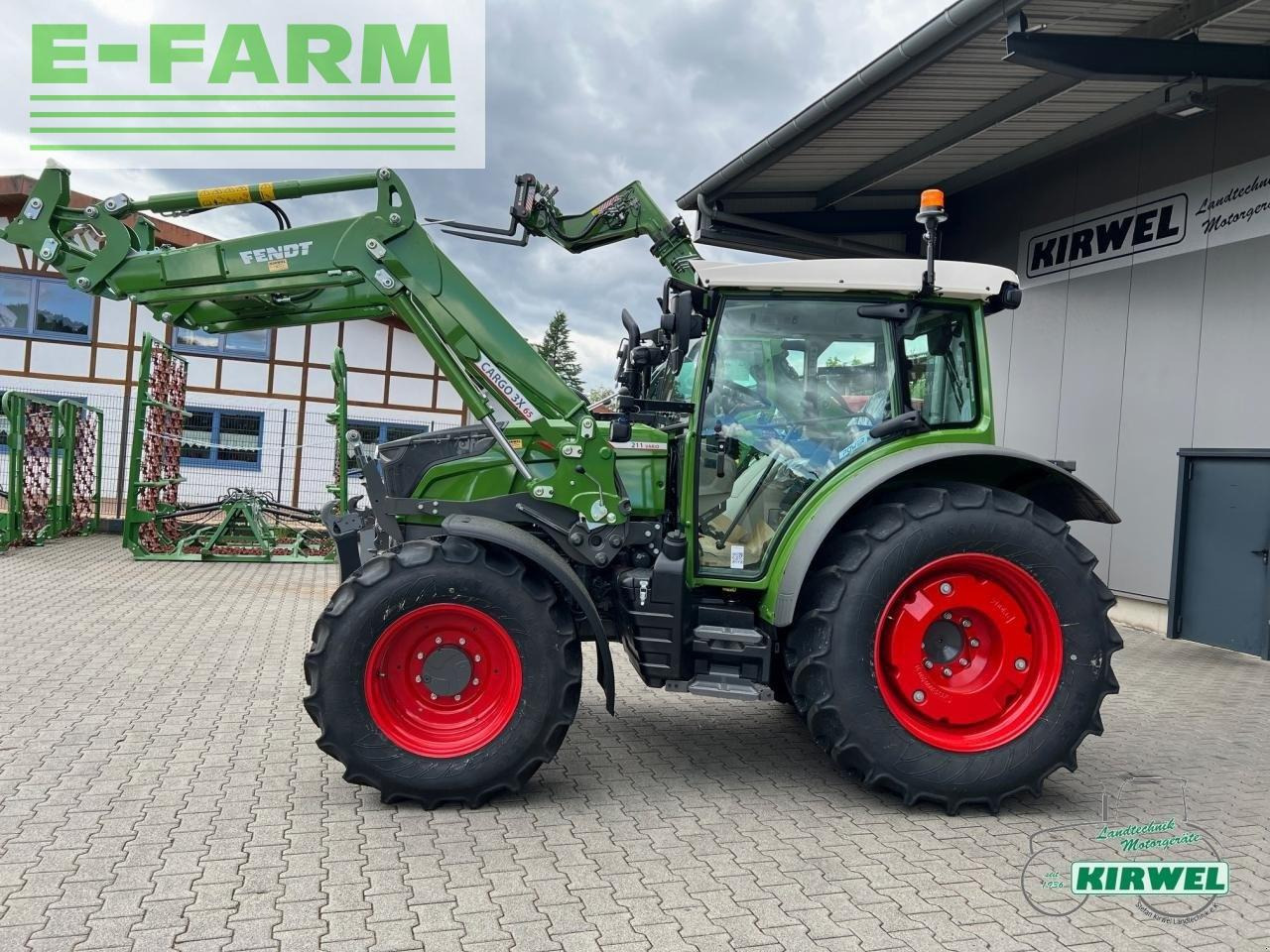 Farm tractor Fendt 211 vario s gen3