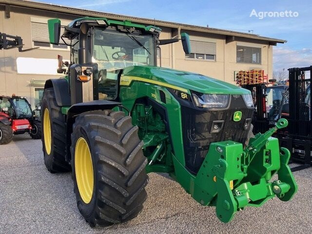 Farm tractor John Deere 8R370