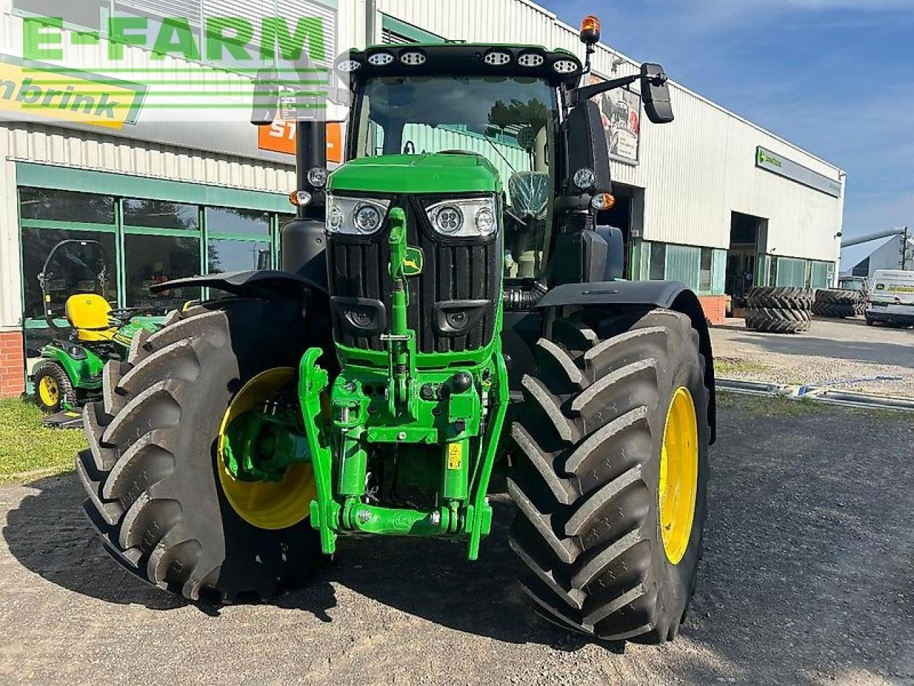 Farm tractor John Deere 6r250