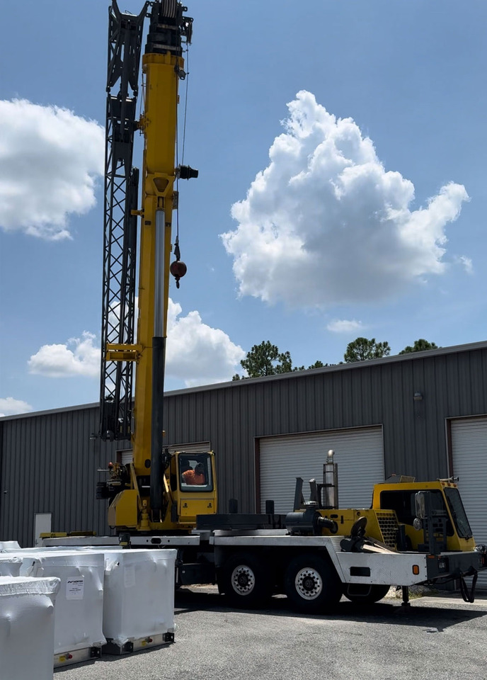 Mobile crane Grove TMS900E