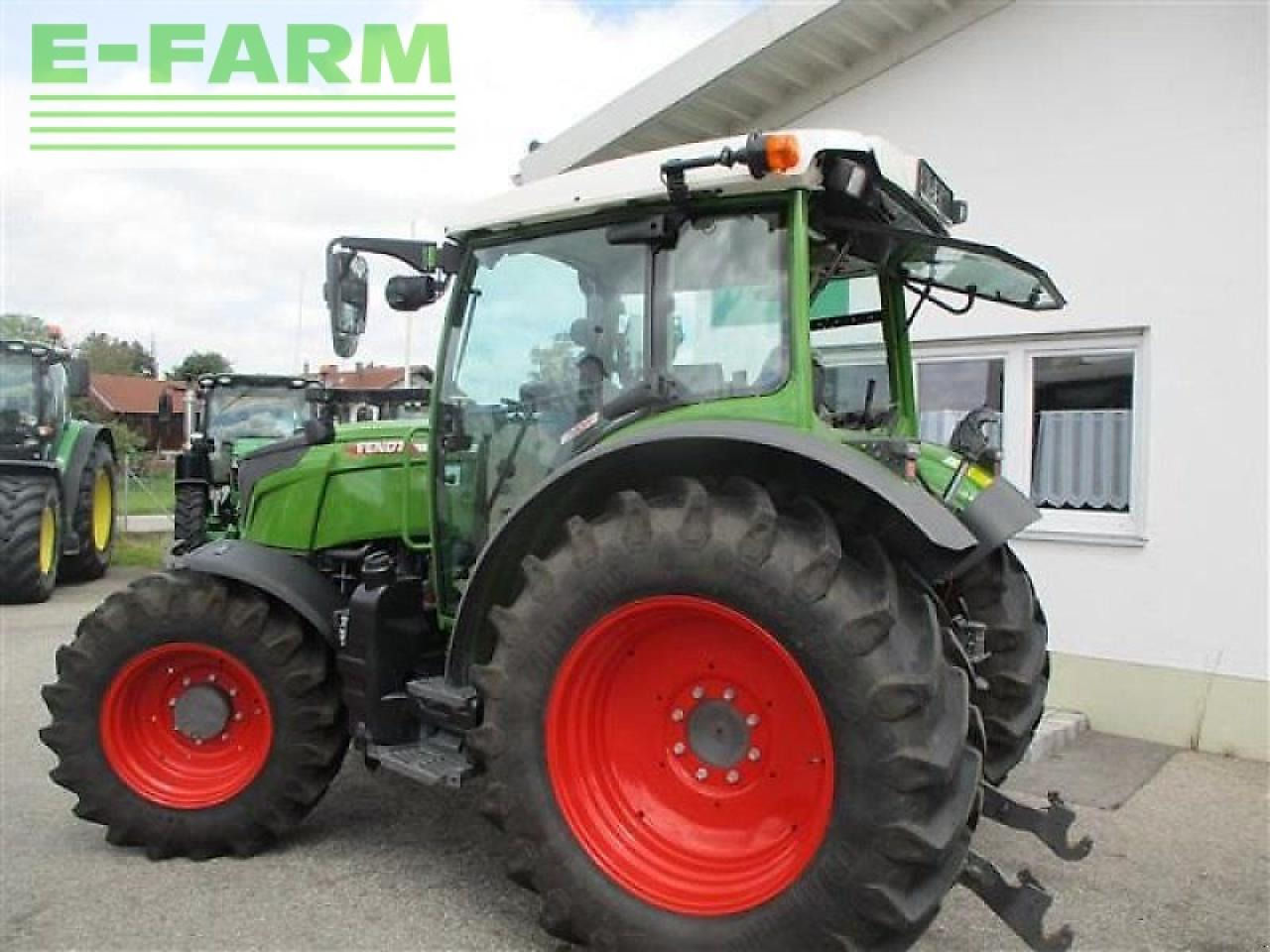 Farm tractor Fendt 211 s vario gen3 profi set2