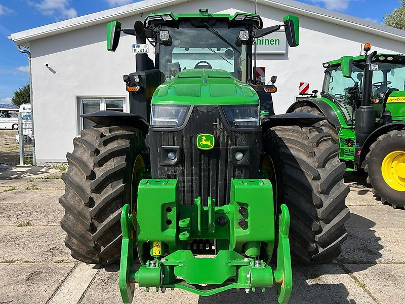 Farm tractor John Deere 8R410 eAutoPowr