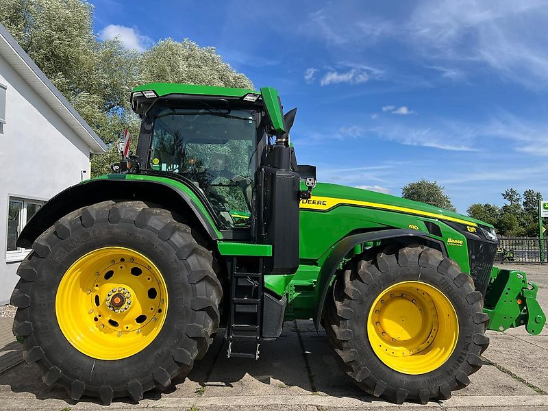 Farm tractor John Deere 8R410 eAutoPowr