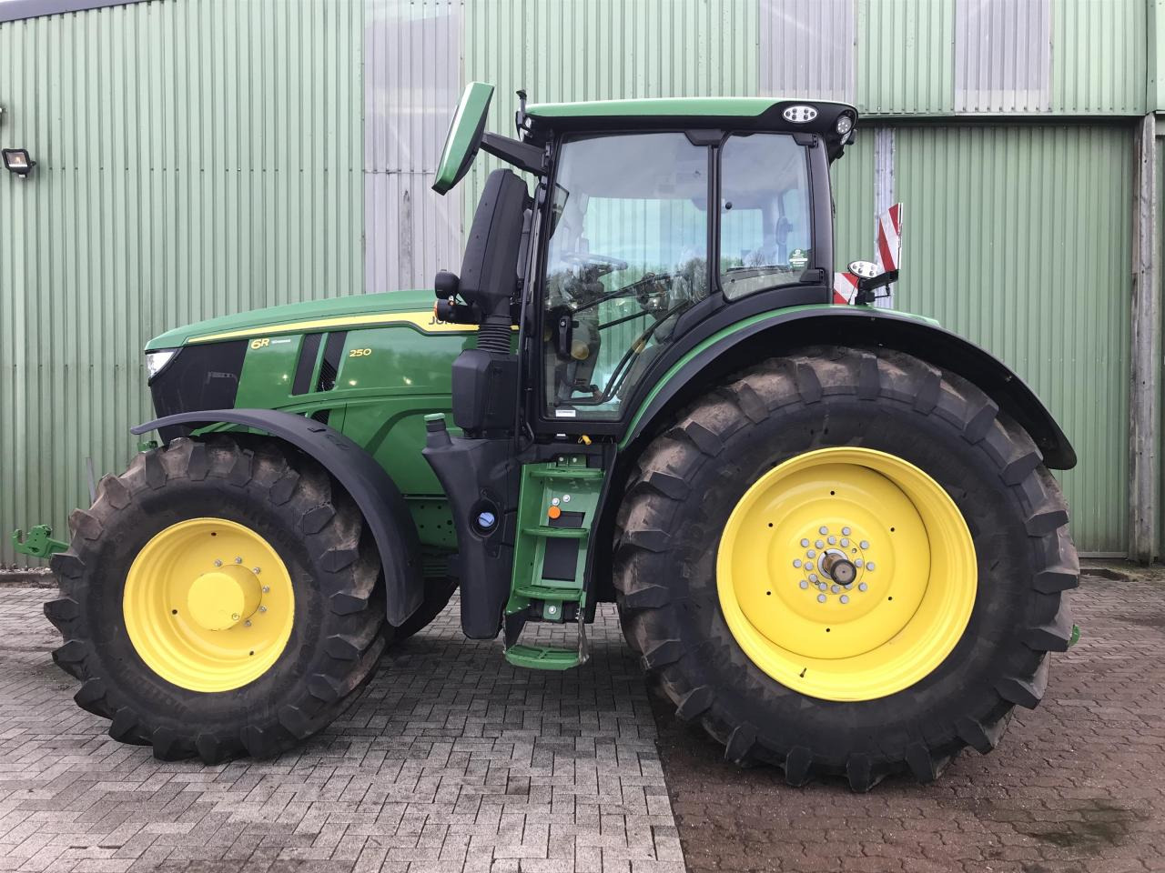 Farm tractor John Deere 6R 250