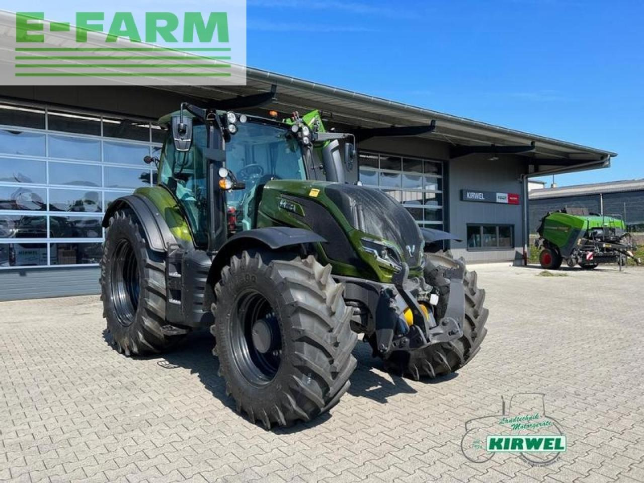 Farm tractor Valtra t 215 versu