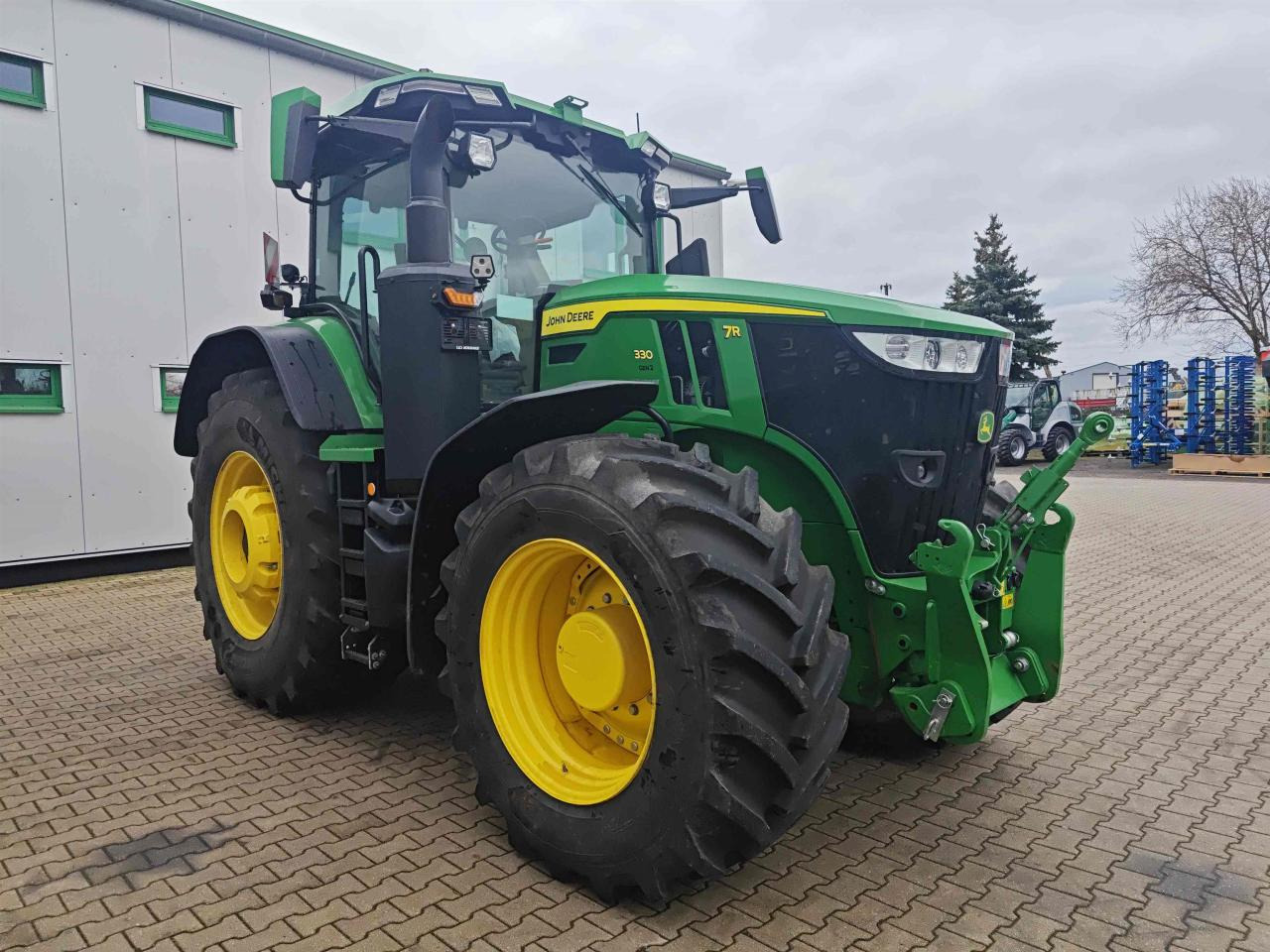 Farm tractor John Deere 7R 330