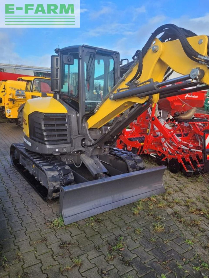 Mini excavator New Holland e55d