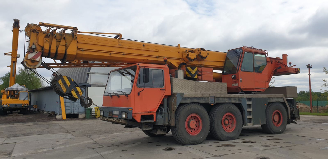 Mobile crane Liebherr LTM 1050-1