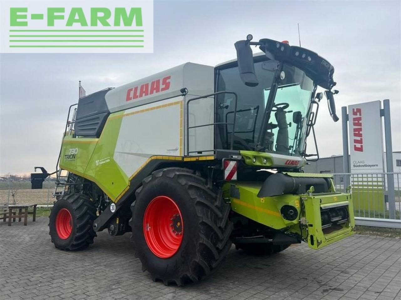 Combine harvester CLAAS trion 730