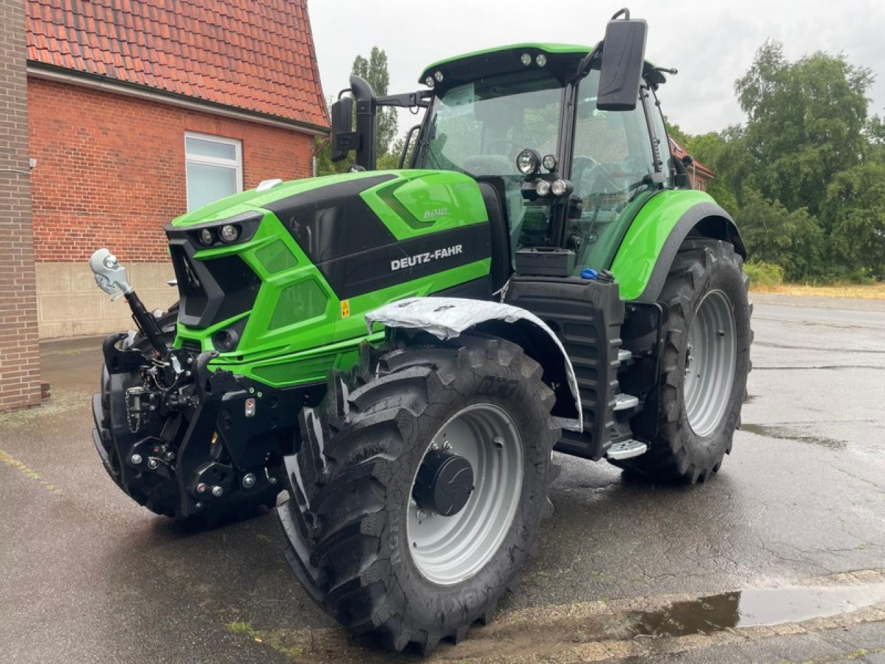 Farm tractor Deutz-Fahr 6210 PSHIFT