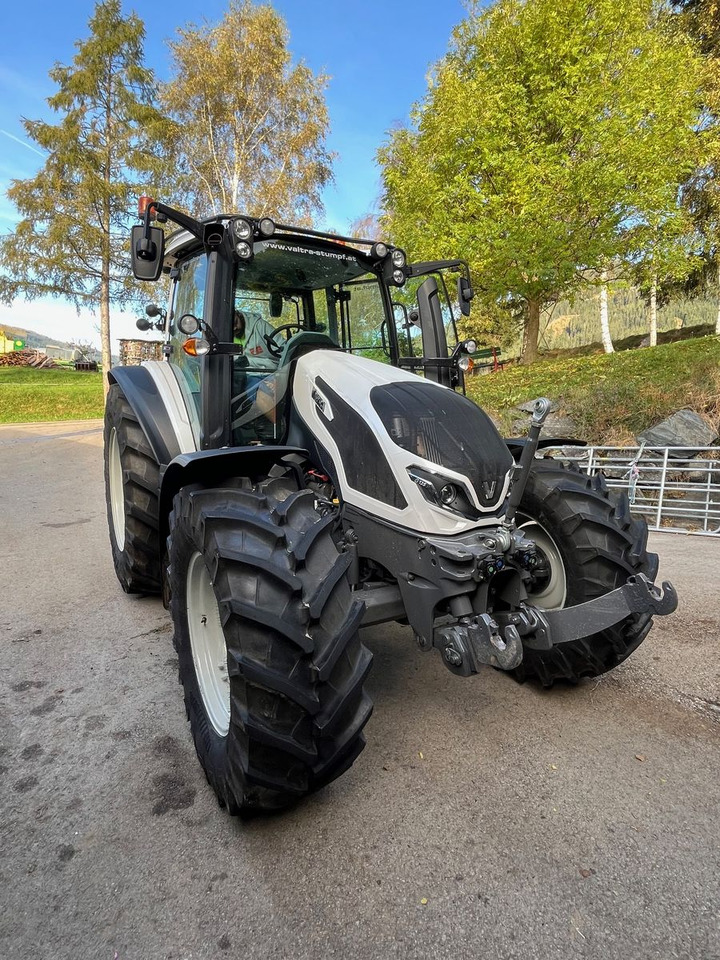 Farm tractor Valtra G135 VERSU