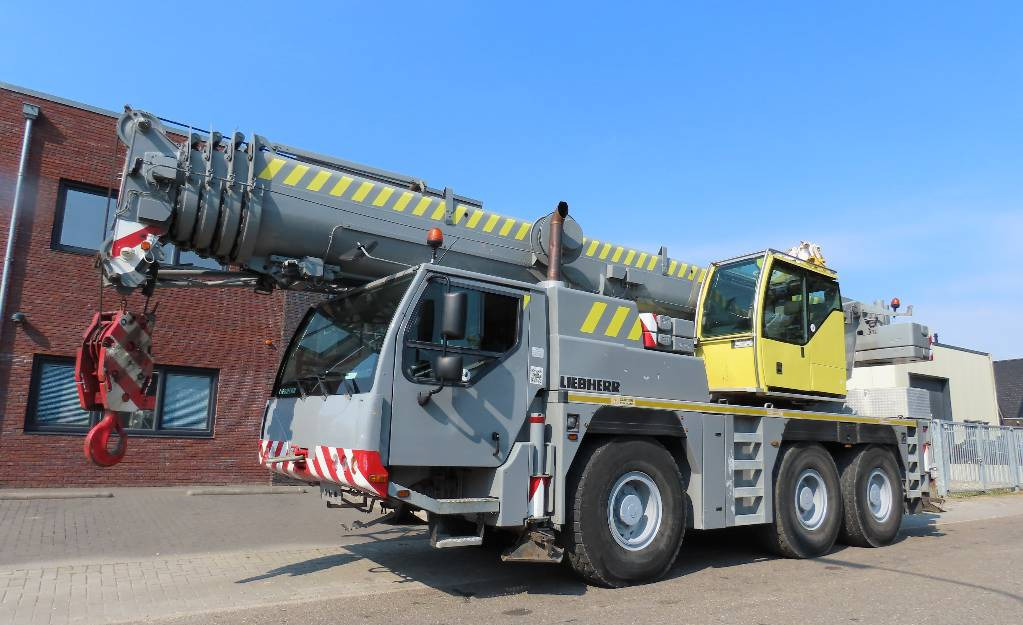 All terrain crane Liebherr LTM 1055-3.1