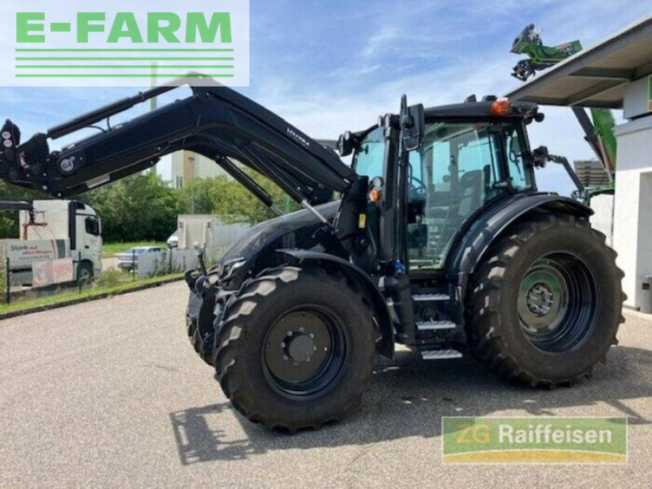 Farm tractor Valtra g135v