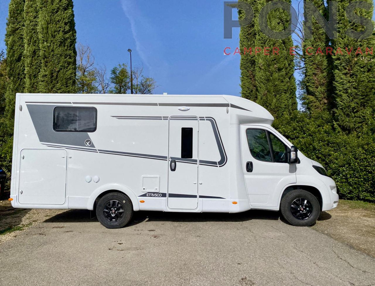 New Semi-integrated motorhome ETRUSCO T 6900 SB