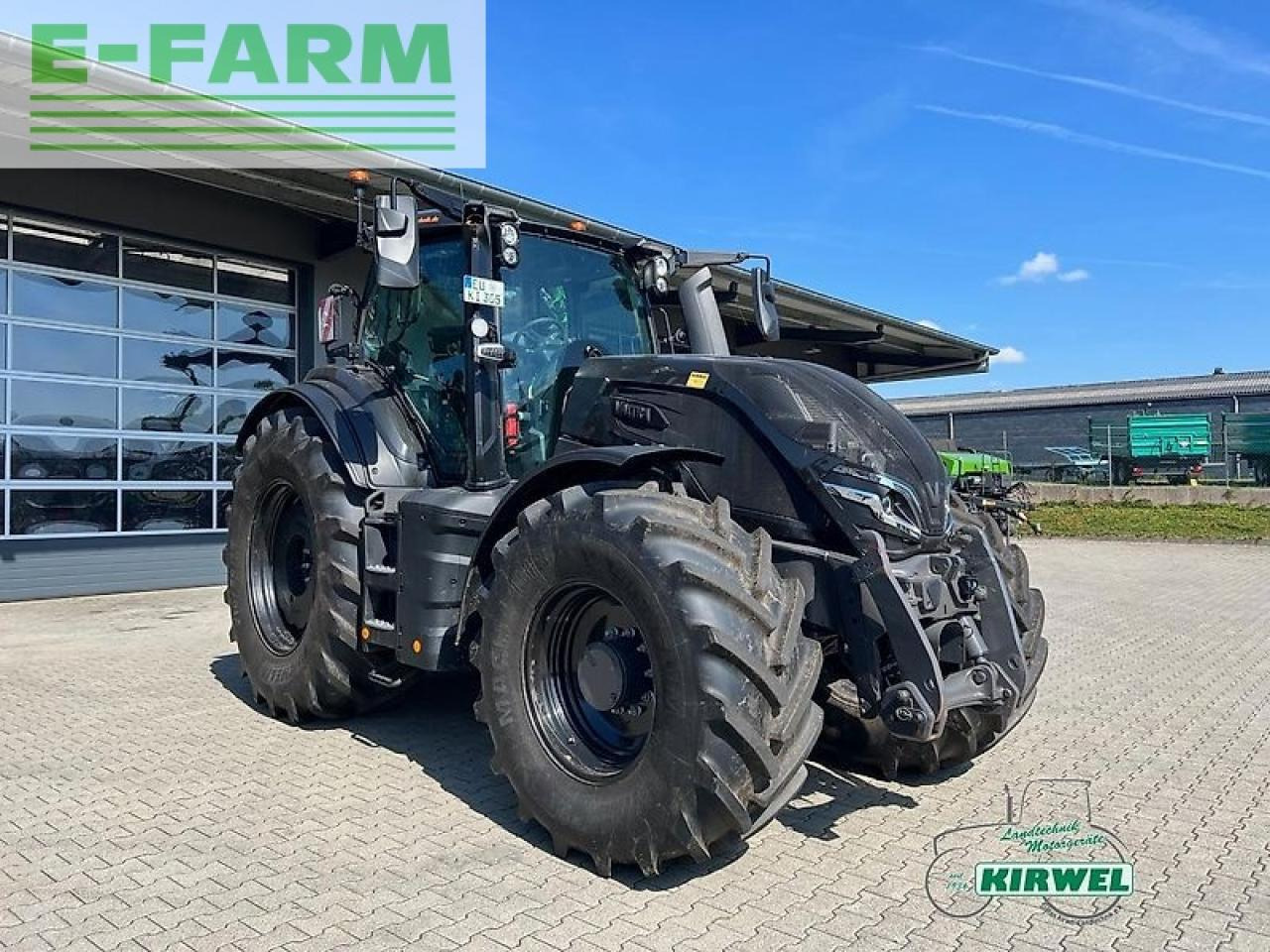 Farm tractor Valtra q 305