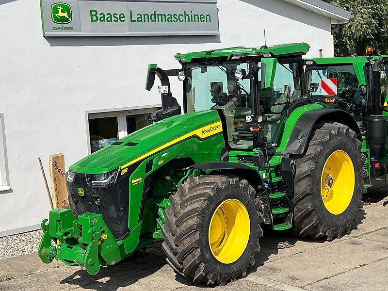 Farm tractor John Deere 8R410 eAutoPowr