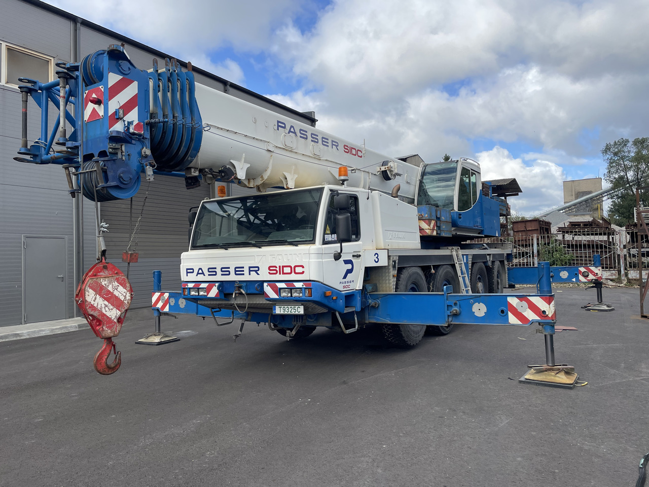 Mobile crane TADANO FAUN ATF90G-4