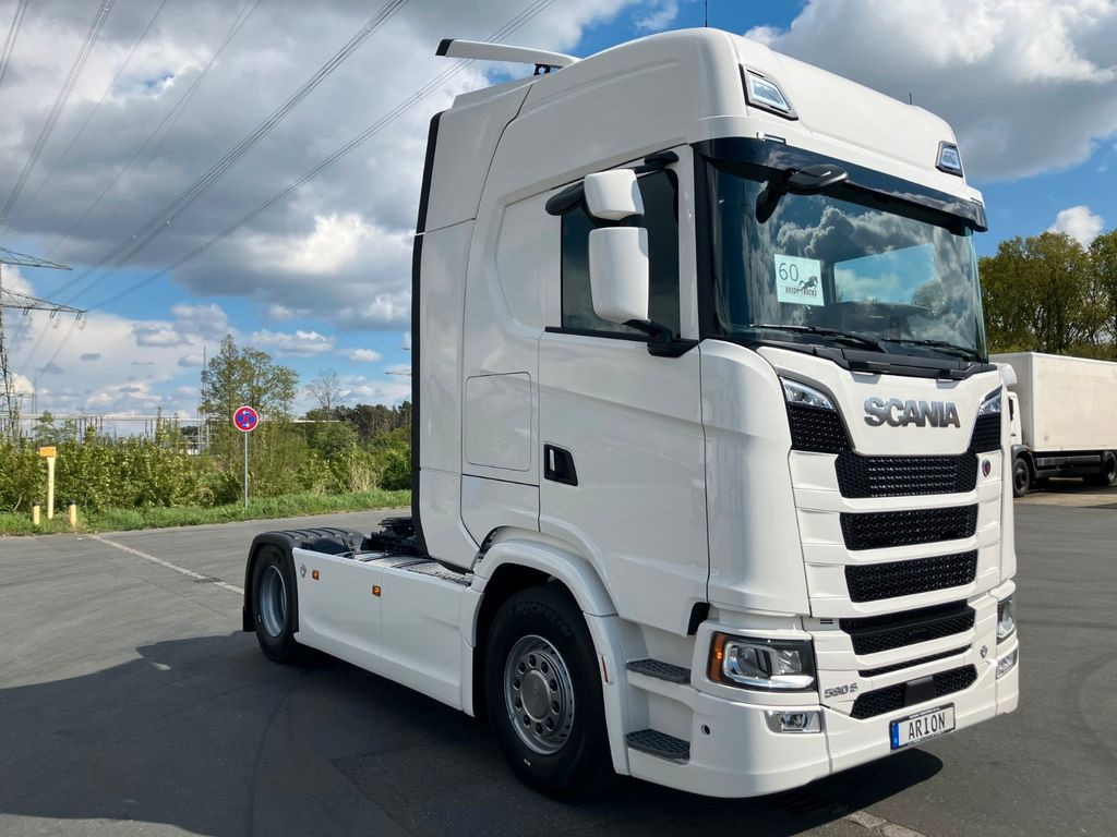 New Tractor unit Scania S590 4x2/V8/Voll-Luft/Retarder/ACC/LGS/NAV/EU6