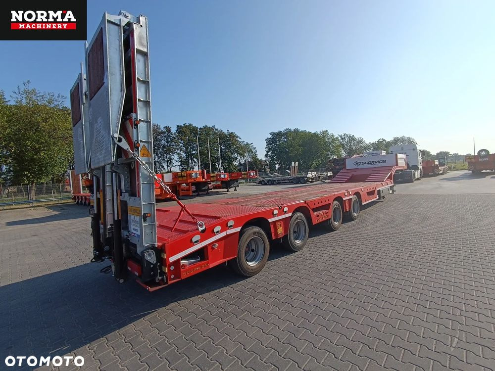 New Low loader semi-trailer Scorpion 4 osie TRAX z zagłębieniami