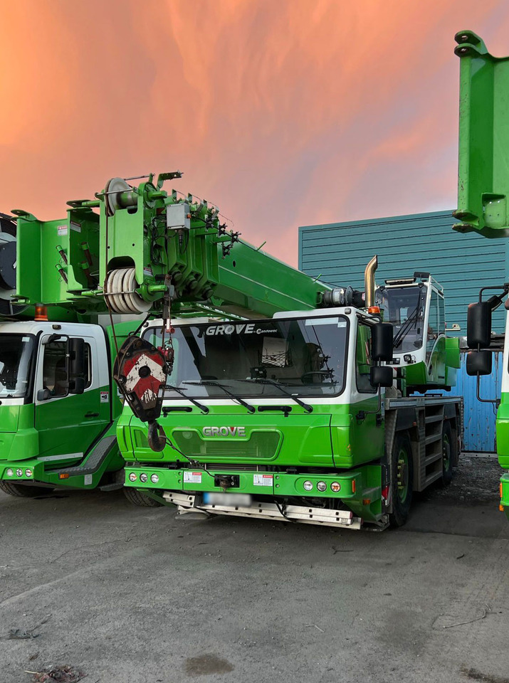 Mobile crane Grove GMK 2035